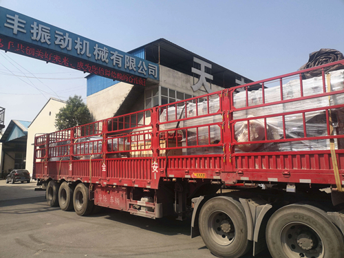 全不銹鋼噴砂直線振動篩已發貨,請袁經理注意查收！